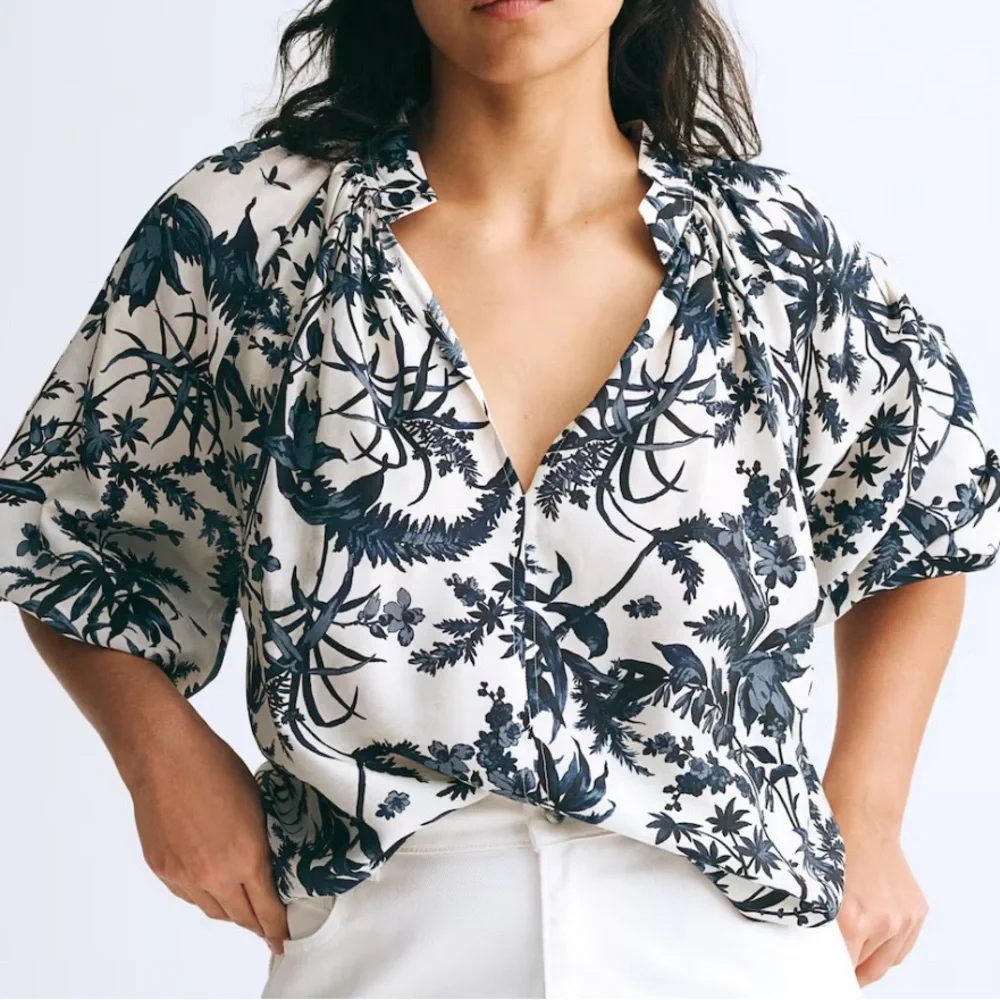 H&M Oversized Navy & White Patterned Blouse in Small - Picture 2 of 9
